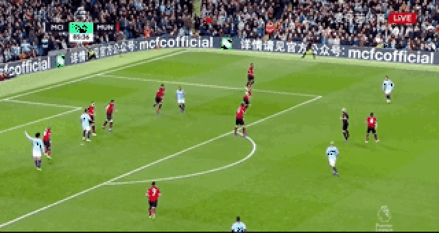 19岁22天，莱比锡边锋迪奥曼德成为德甲历史第二年轻戴帽球员