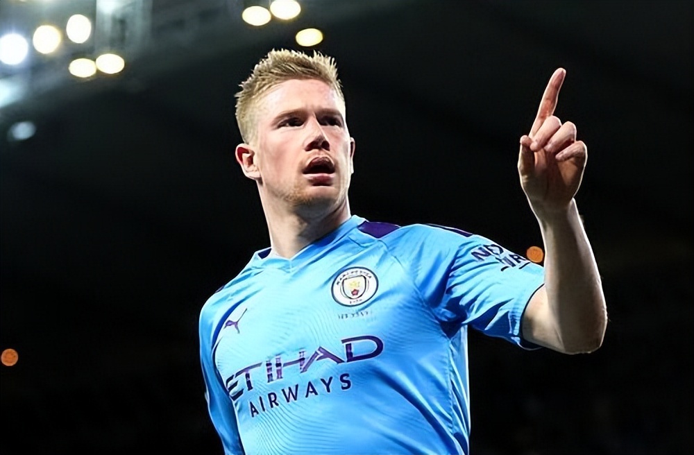 长春亚泰降级后换帅，新任主帅阎峰资历不足，俱乐部因成本考量选择本土球员，试图重建中超之路。