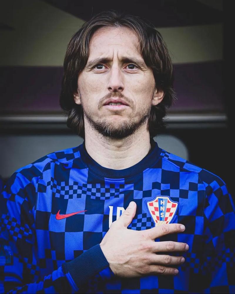 李帅与海港球迷同庆：尊敬的四星球迷，冠军是我们一起拿到的