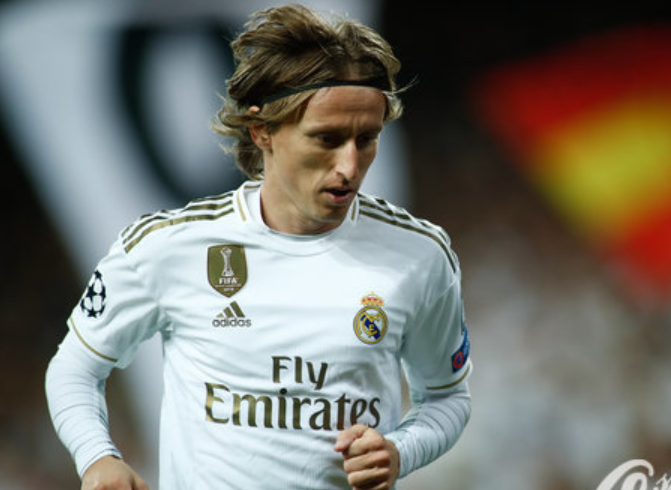 突发！阿诺德左腿受伤离场 皇马防线遭遇重创