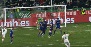 巴恩斯对战曼城全场数据：2粒进球，18次传球16次成功